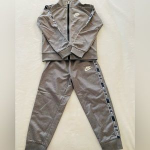 Nike Little Kids’ Logo Taping Tracksuit set 5Y (Pre-Loved)